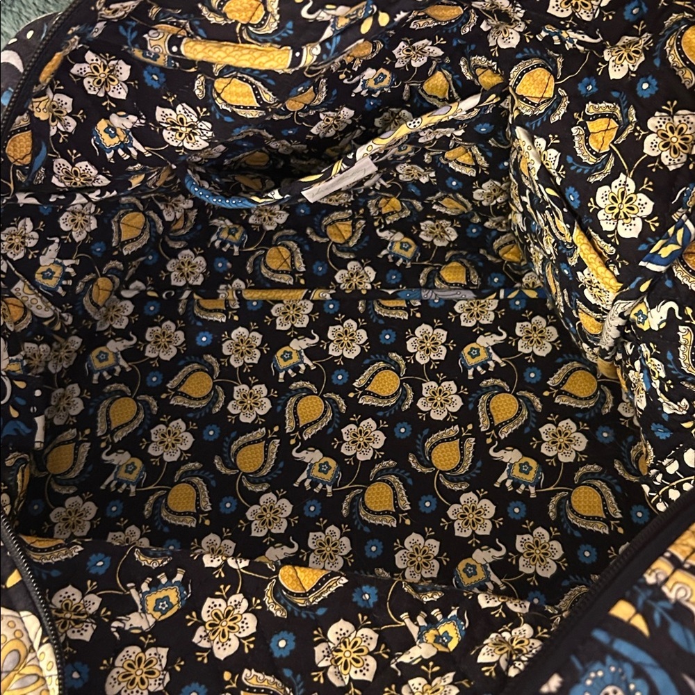 Vera Bradley “Ellie Blue” Retired WeekenderTravel Bag - Picture 3 of 9